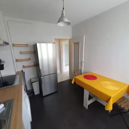 Le Drapeau : 2 Personnes, 1 Ch, Avec Balcon Apartman Dijon