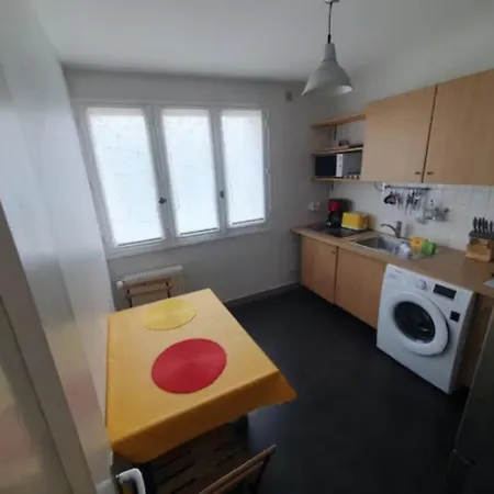 Apartment Le Drapeau : 2 Personnes, 1 Ch, Avec Balcon