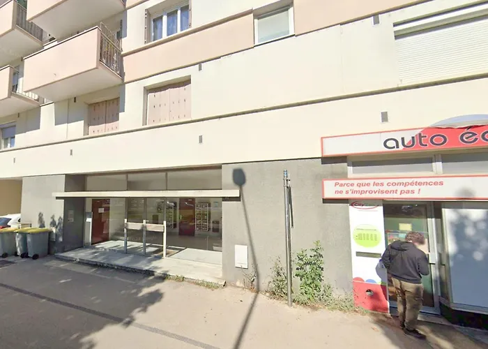 Le Drapeau : 2 Personnes, 1 Ch, Avec Balcon Ντιζόν